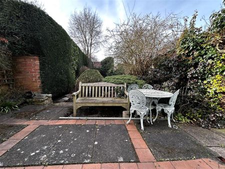 3 bedroom semi-detached house to rent - Photo 4