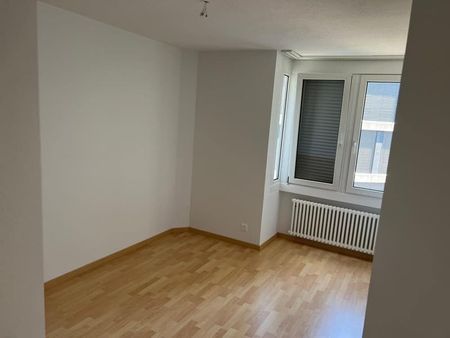 "Sonnige 4-Zimmer-Wohnung in der steuergünstigen Gemeinde Hergiswil NW" - Foto 3