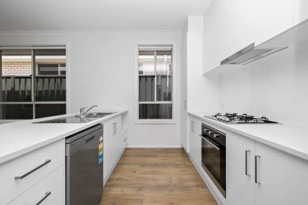 Spacious, Stylish & Brand-New – Family Living at Its Best - Photo 2