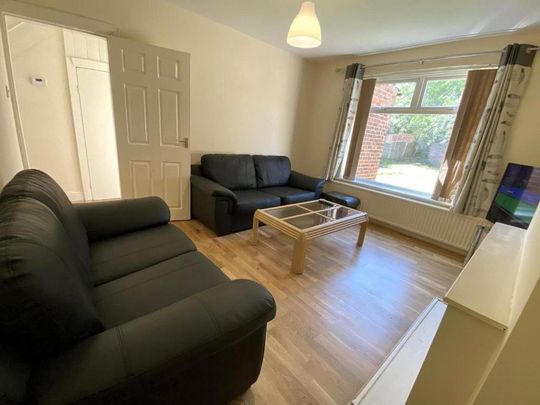 4 bedroom semi-detached house to rent - Photo 1