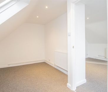 1 bed Flat To Let - Photo 2