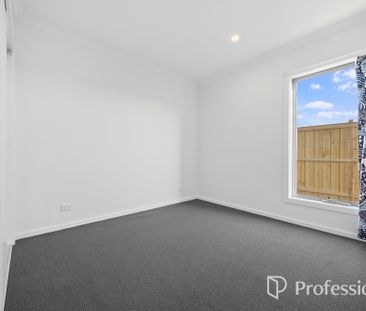 11 Lanark Street, Clyde North VIC 3978 - Photo 3