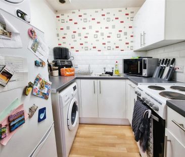 1 Bedroom Flat to Rent in Denbeigh House, Rectory Road, Rushden, NN10 - Photo 3