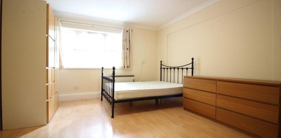 Chertsey Bridge Road, Chertsey - Photo 2