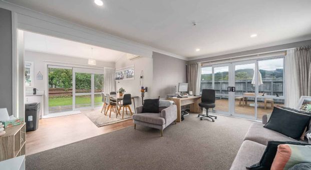 Central Paraparaumu Living Just Minutes from the Beach - Photo 1