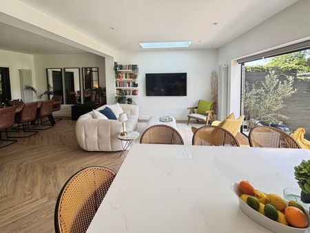 Acacia Drive, Upminster, RM14 - Photo 3
