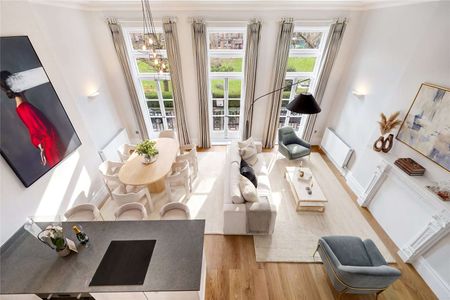 This is a stunning, architect designed, first floor two bedroom flat on a popular garden square in Earl's Court - Photo 3