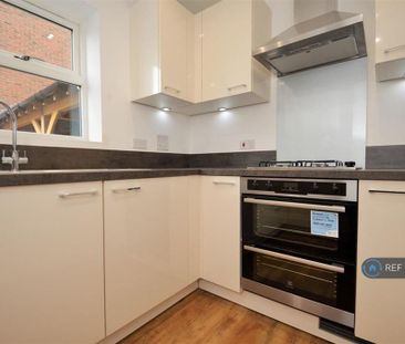 3 bedroom semi-detached house to rent - Photo 6