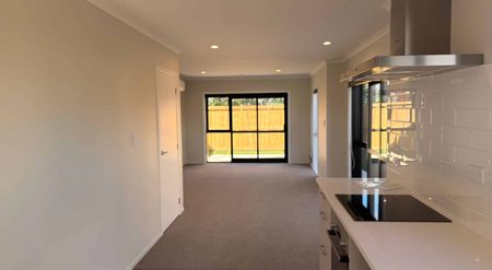 Brand New 3-bedroom Townhouse for Rent!! - Photo 3