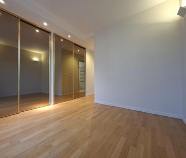 Location Appartement 5 pièces 121m² LYON 6ème - Photo 4