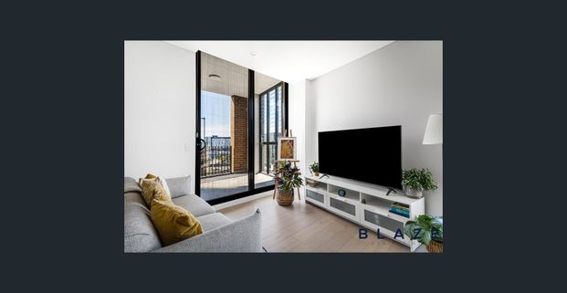 MODERN 2-BEDROOM APARETMENT IN THE HEART OF WESTMEAD - Photo 1