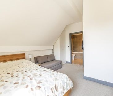 2 Bed Flat - Photo 3