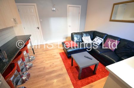 6 Bedroom Mid Terraced House for rent in Hartley Grove - Photo 2