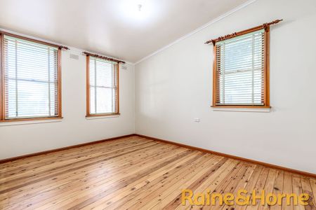 Charming Family Home - Photo 3