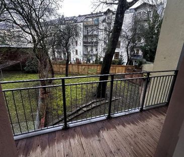 Traumhafte Denkmal-Wohnung mit Lift, Balkon, Parkett, Design Bad - Photo 4