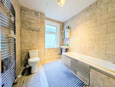 3 bedroom maisonette to rent - Photo 5