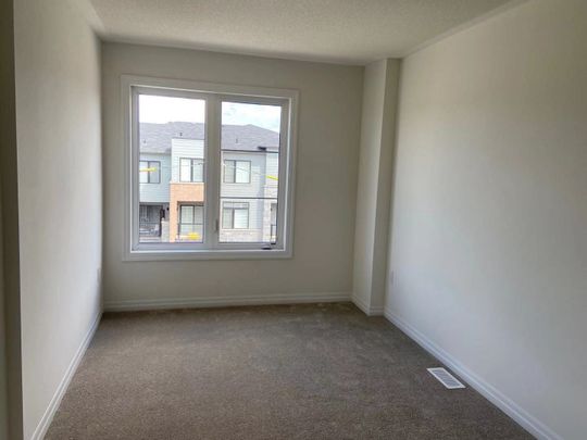 For Lease - 219 Vivant Street, Newmarket, Ontario - Photo 1