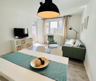 Voll möblierte, modern eingerichtete 3-Zimmer-Wohnung mit Balkon in... - Photo 2