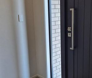 Stylish 4BR Home in One Tree Point - Photo 3
