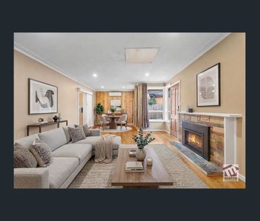 CONVENIENCE & APPEAL! EASY ACCESS TO FREEWAY & PUBLIC TRANSPORT! - Photo 1