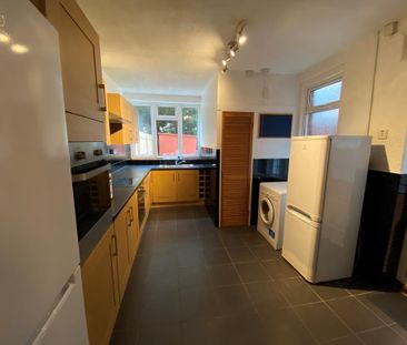 6 bedroom terraced house to rent - Photo 4