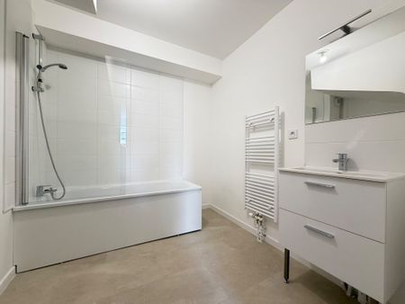 Location Appartement 4 pièces 78m² LENS 62300 - Photo 3