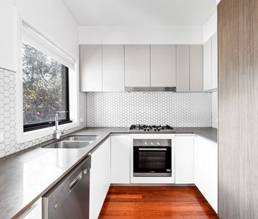 1/2 Myrtle Grove, Preston VIC 3072 - Photo 3