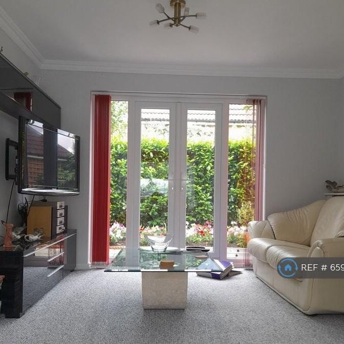 1 bedroom in a house share to rent - Photo 1