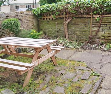 1 bedroom in a house share to rent - Photo 2