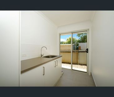 2/1 PEACOCK AVENUE, Wodonga, Vic 3690 - Photo 5