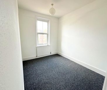 4 bedroom terraced house to rent - Photo 5