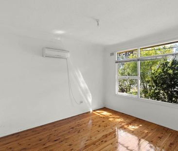 LOCATION, LOCATION! - Photo 2