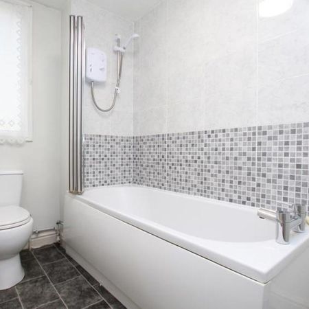 A fantastic large one bedroom property on Meridian Place. **Video tour available** - Photo 4