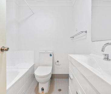 QUIET TOP FLOOR TREE-TOP LIVING - Photo 3