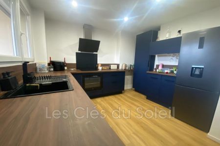 Location appartement 4 pièces 71 m² Hyères - Photo 3