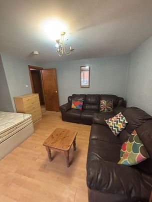 2 Bed Flat, Firhill St, G20 - Photo 1
