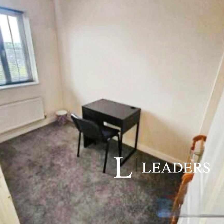 4 bedroom house to rent Valley View, Newcastle, Staffordshire, ST5 - Photo 1