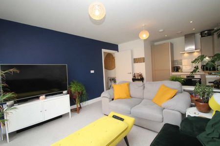 2 bed Apartment for rent - Photo 4