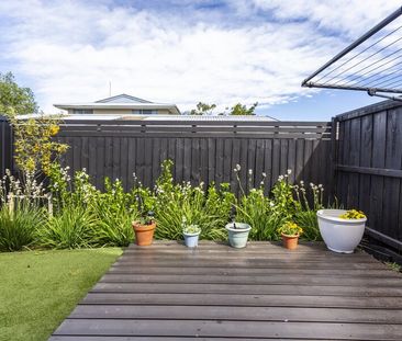 Partly furnished 2-bedroom home! - Photo 2