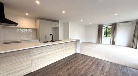 Modern 3 bedroom, 2 bathroom - Photo 4