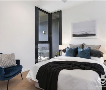 INNER CITY - 2 BEDROOM APARTMENT WITH GREAT VIEWS - Photo 2