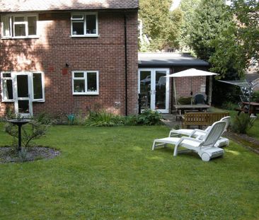 4 bedroom semi-detached house to rent - Photo 1
