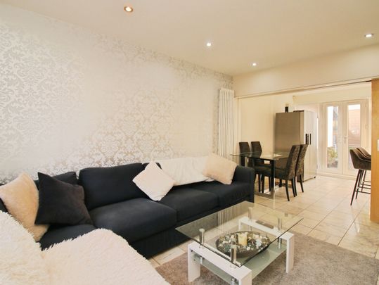 3 Bed Semi-Detached House, Penthouse Suite Dubai Inspired, EH5 - Photo 1