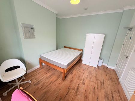 4 bedroom terraced house to rent - Photo 4