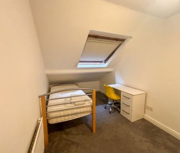 1 bedroom in a house share to rent - Photo 2