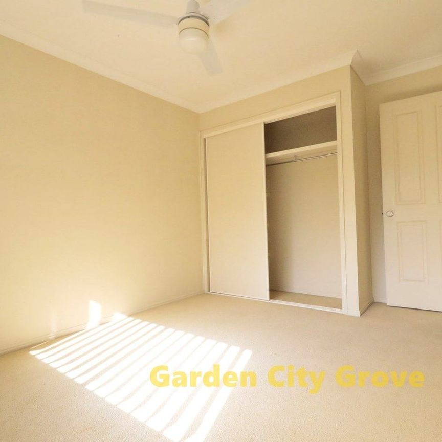 Spacious villa at 25 Buckingham Place Eight Mile Plains - Photo 1