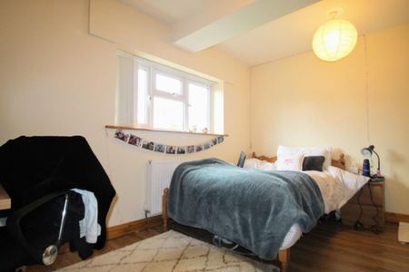 4 bedroom flat to rent - Photo 3