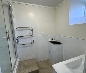 Convenient West Harbour Locationi - Photo 6