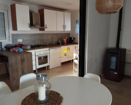 THREE-BEDROOM CHALET – ELCHE - Photo 5