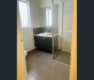 Stylish 4-Bed Family Home in Sought-After Moor Park Drive - Photo 5